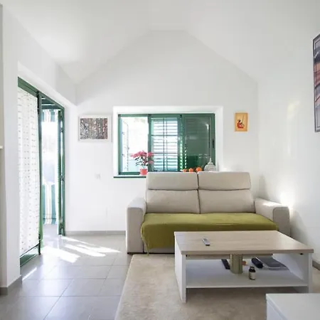 Charming With Private Garden Ferienhaus *