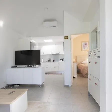 Ferienhaus Charming With Private Garden